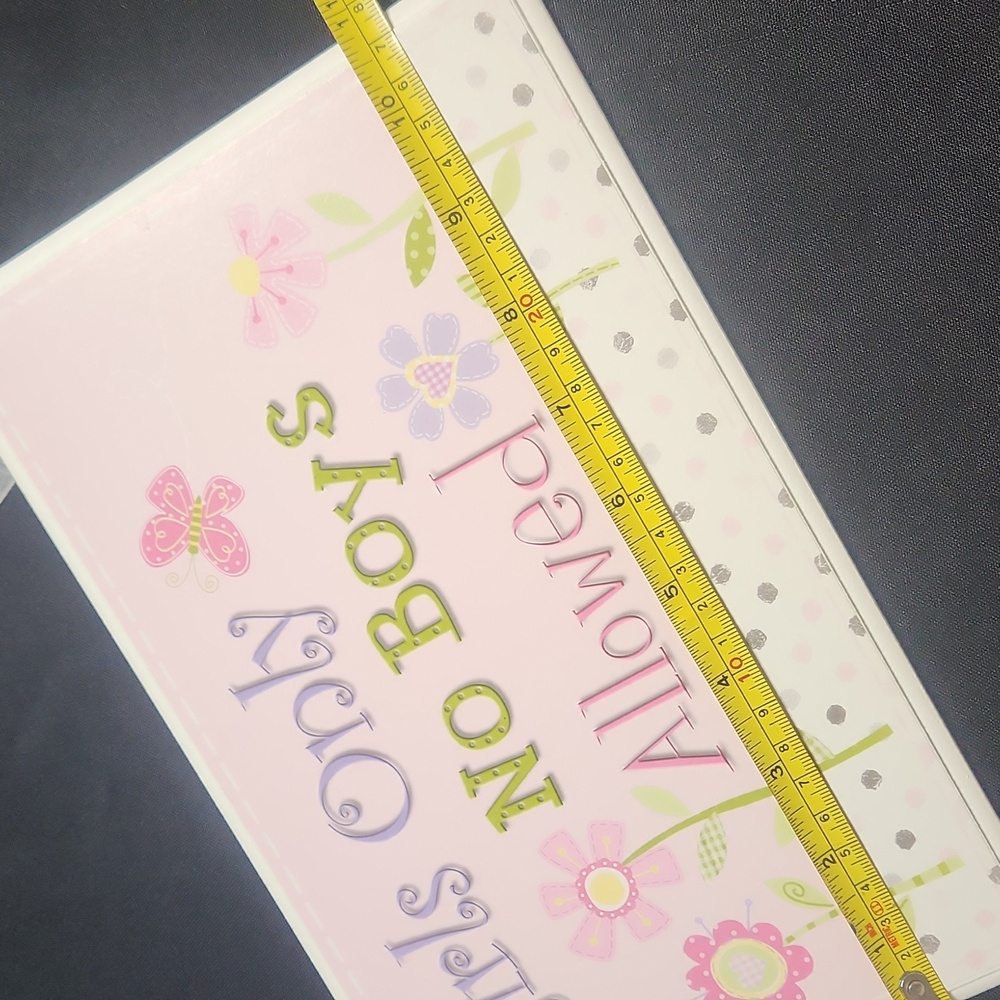 Girls Only Sign - Picture 3 of 4